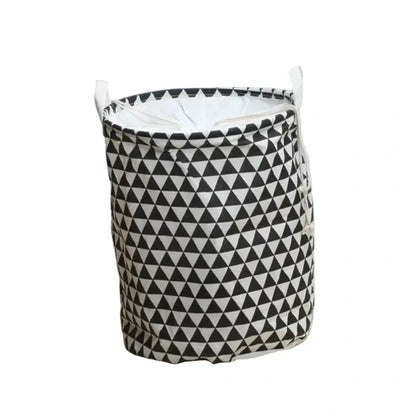 Panier à Linge Triangle Blanc et Noir
