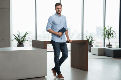 Homme à la réception