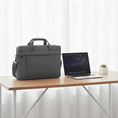 Porte-documents gris sur bureau