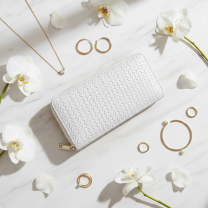 Portefeuille blanc avec orchidées