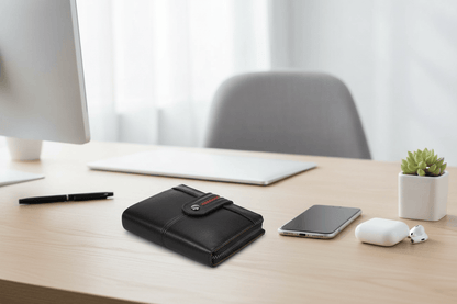 Portefeuille RFID sur bureau moderne