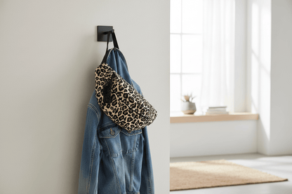 Sac léopard suspendu avec veste