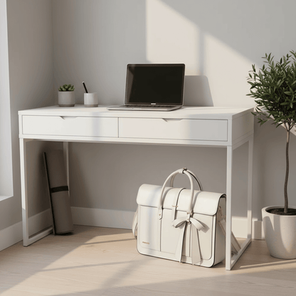 Serviette cuir PU au sol près du bureau