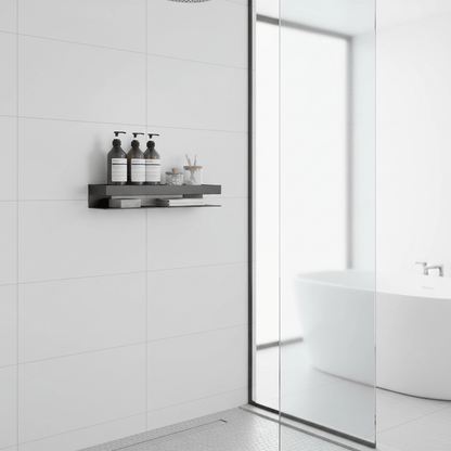 Étagère noire double niveau dans douche