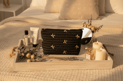 Trousse sur plateau avec bougies