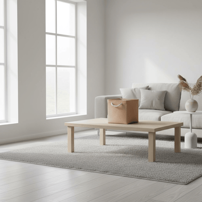 Un cube beige sur table basse